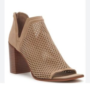 Vince Camuto Women's Katnina Leather Laser Cut Ankle Boots Brand New